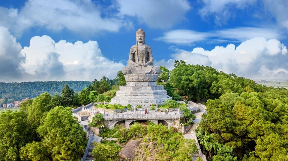 One of Vietnam’s largest stone Buddha statues carved from green stone (Photo: Collected)