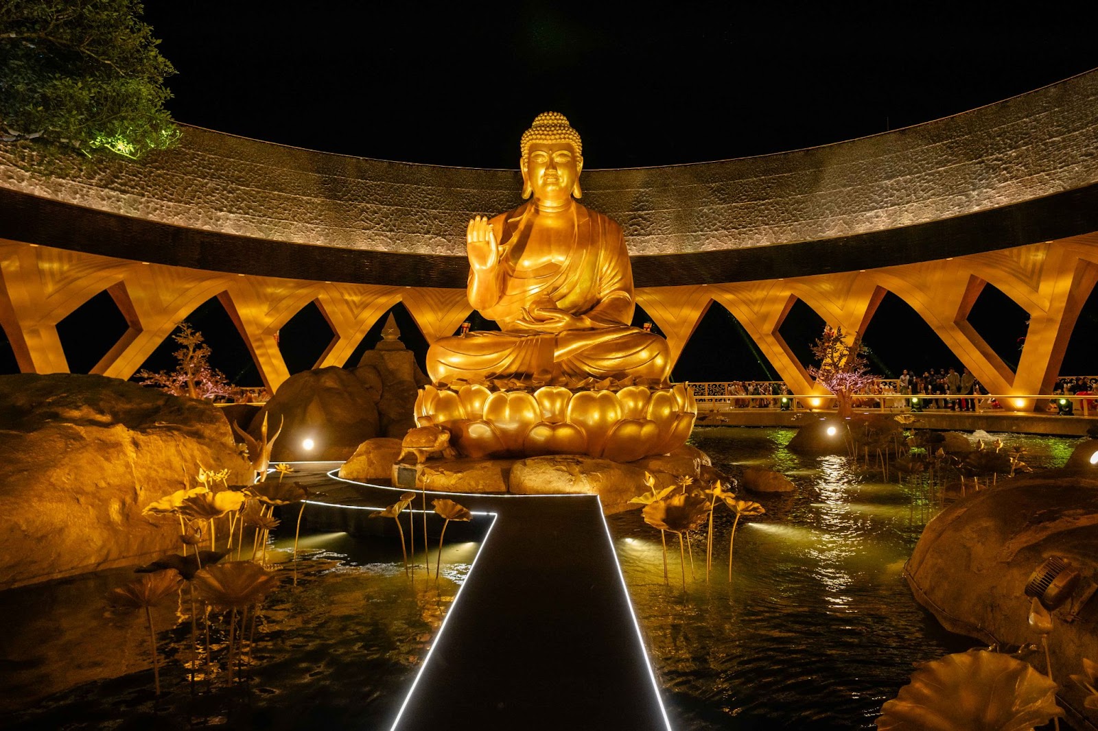 Konagamana Buddha Statue at the summit of Ba Den Mountain, a new spiritual landmark in southern Vietnam (Photo: Vi Vu Vietnam/Unsplash)