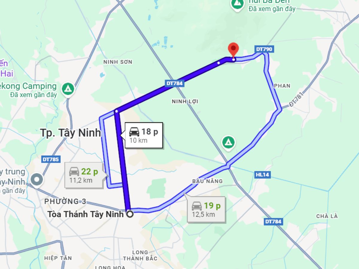Chùa Trung cách trung Tây Ninh khoảng 9 km, nằm ở chân núi Bà Đen.