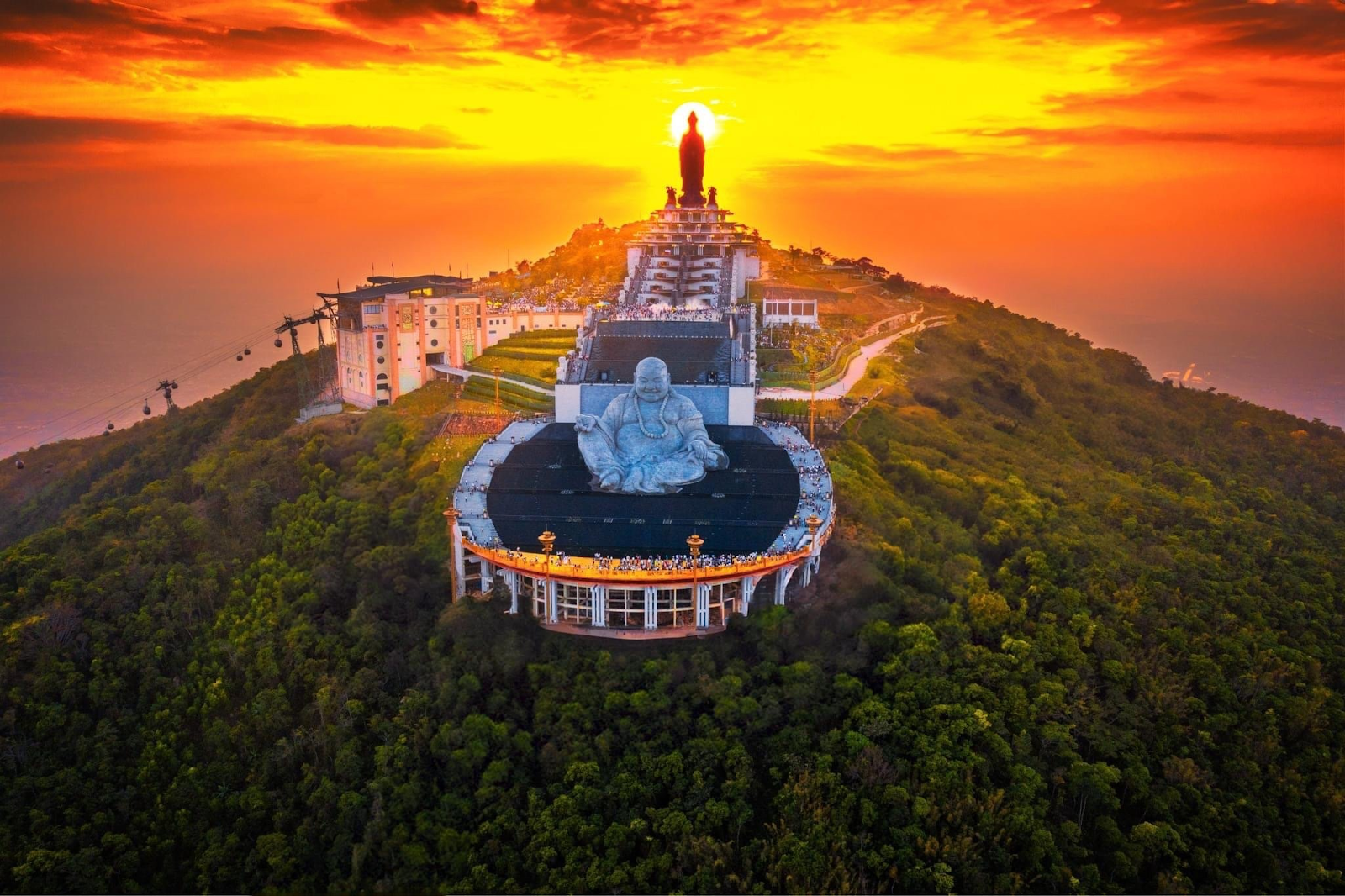 Ngôi chùa tọa lạc tại khu du lịch tâm linh núi Bà Đen, Tây Ninh.