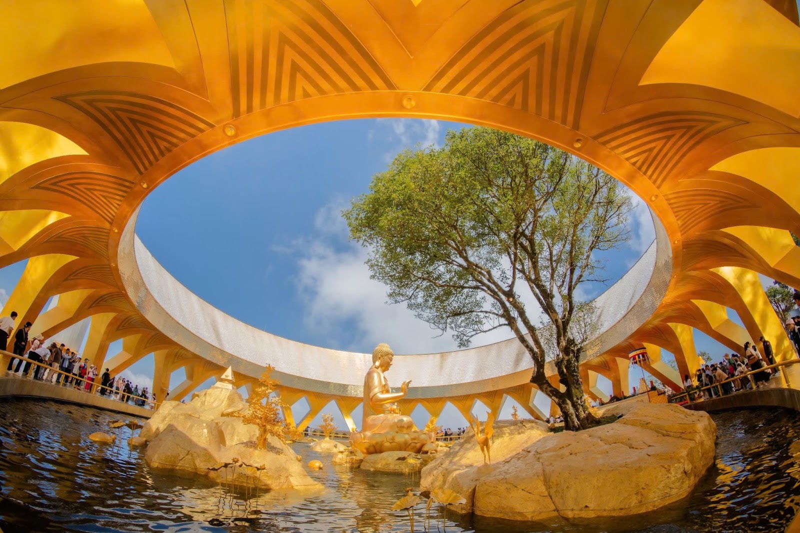 Từ truyền thuyết “cơn mưa vàng” đến tượng Phật Câu Na Hàm Mâu Ni trên núi  Bà Đen