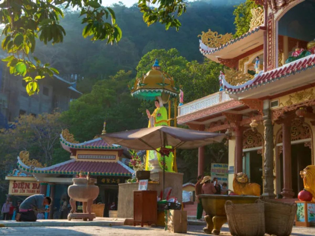 Tín ngưỡng thờ Bà Đen và Quan Âm hòa quyện tạo nên bản sắc tâm linh đặc trưng của vùng đất này.