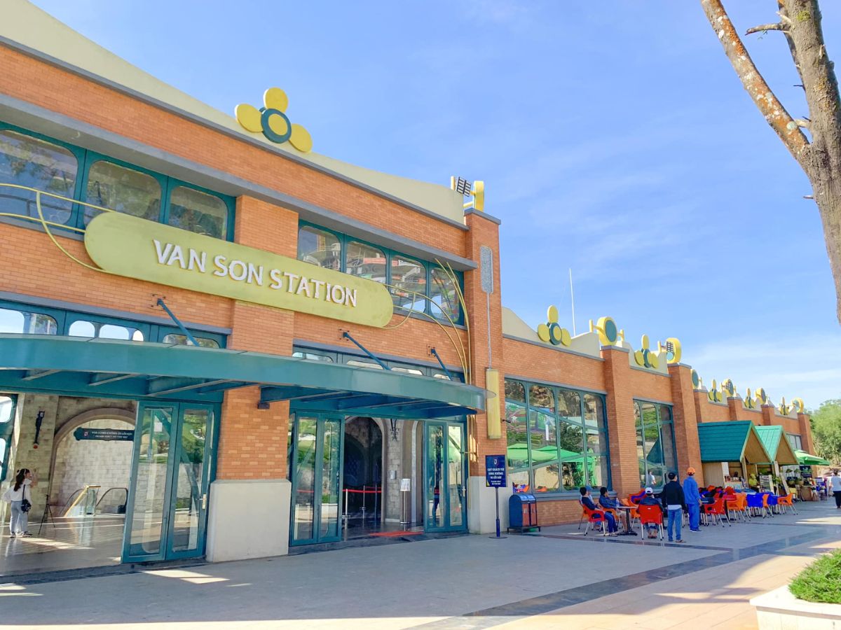 Vị trí nhà hàng Sol Kitchen nằm gần ga Vân Sơn trên đỉnh núi Bà Đen.