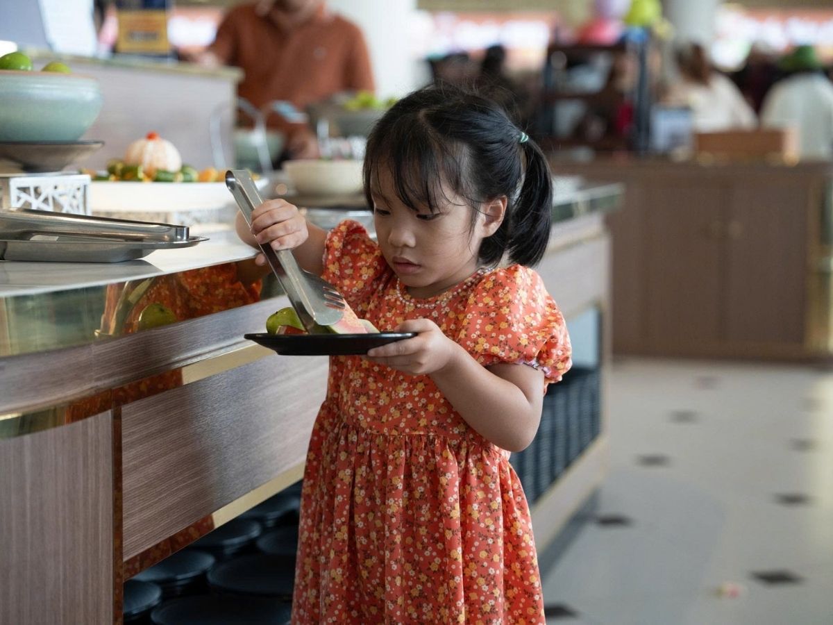 Việc thưởng thức ẩm thực tại Nhà hàng Vân Sơn càng thêm đáng nhớ nếu kết hợp cùng các hoạt động khám phá hệ sinh thái Sun World Ba Den Mountain.