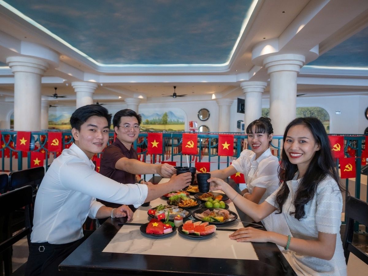 Nhà hàng Vân Sơn là điểm dừng chân lý tưởng sau khi bạn đã chinh phục đỉnh núi linh thiêng.