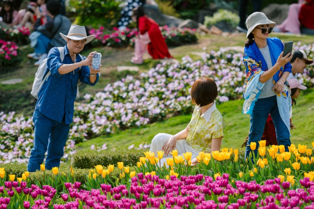 Buổi sáng là thời điểm đẹp nhất để bắt đầu hành trình tham quan Núi Bà Đen