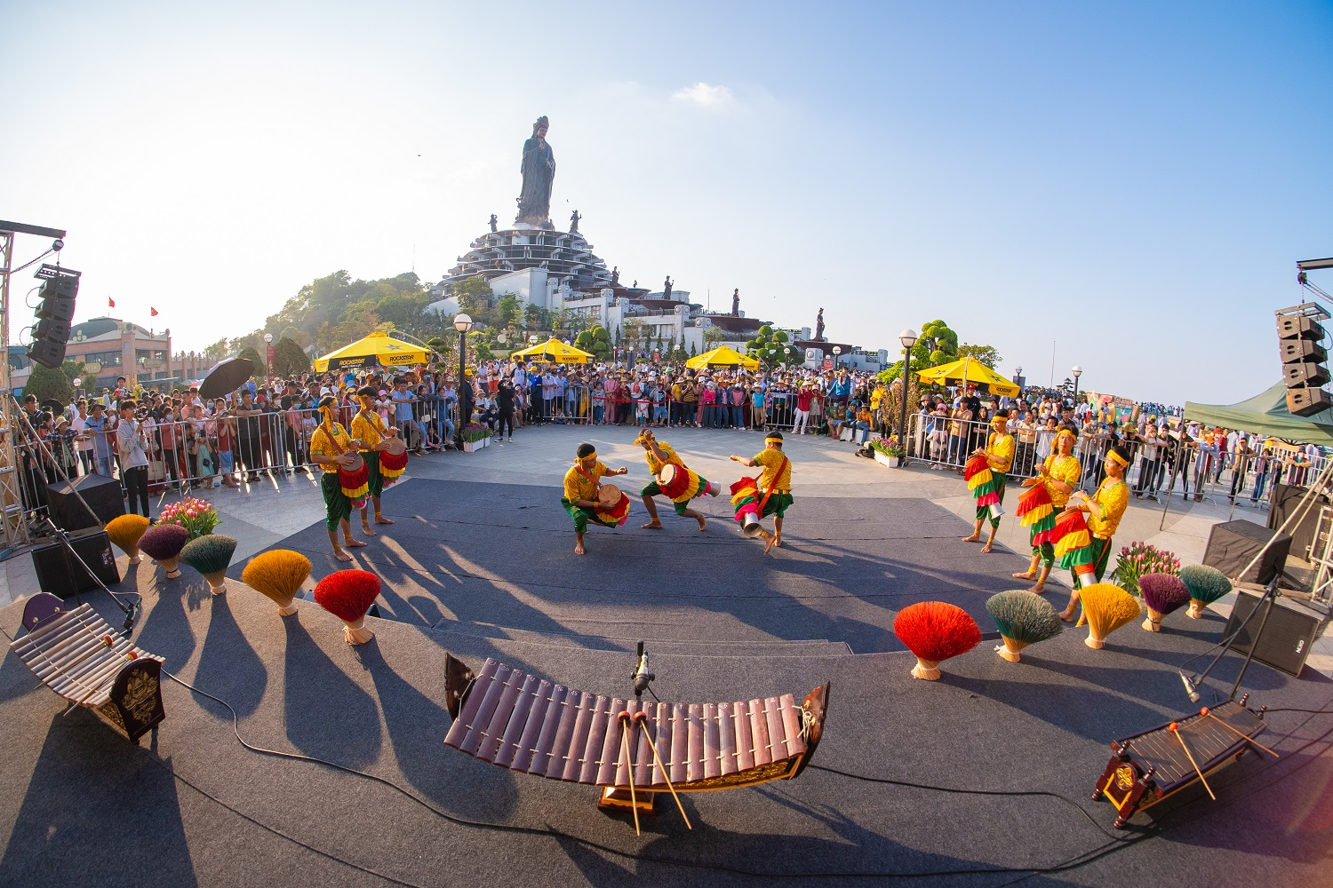 Hội Xuân Núi Bà Đen là một trong những lễ hội lớn nhất trong năm tại Tây Ninh