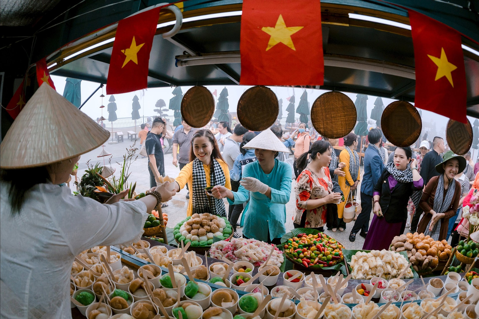 Du khách nên lựa chọn đi trước Tết hoặc sau Rằm tháng Giêng nếu không muốn gặp tình trạng đông đúc