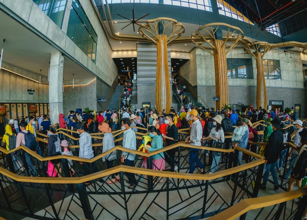 Ga cáp treo ghi nhận lượng lớn du khách tới trải nghiệm vào dịp đầu năm