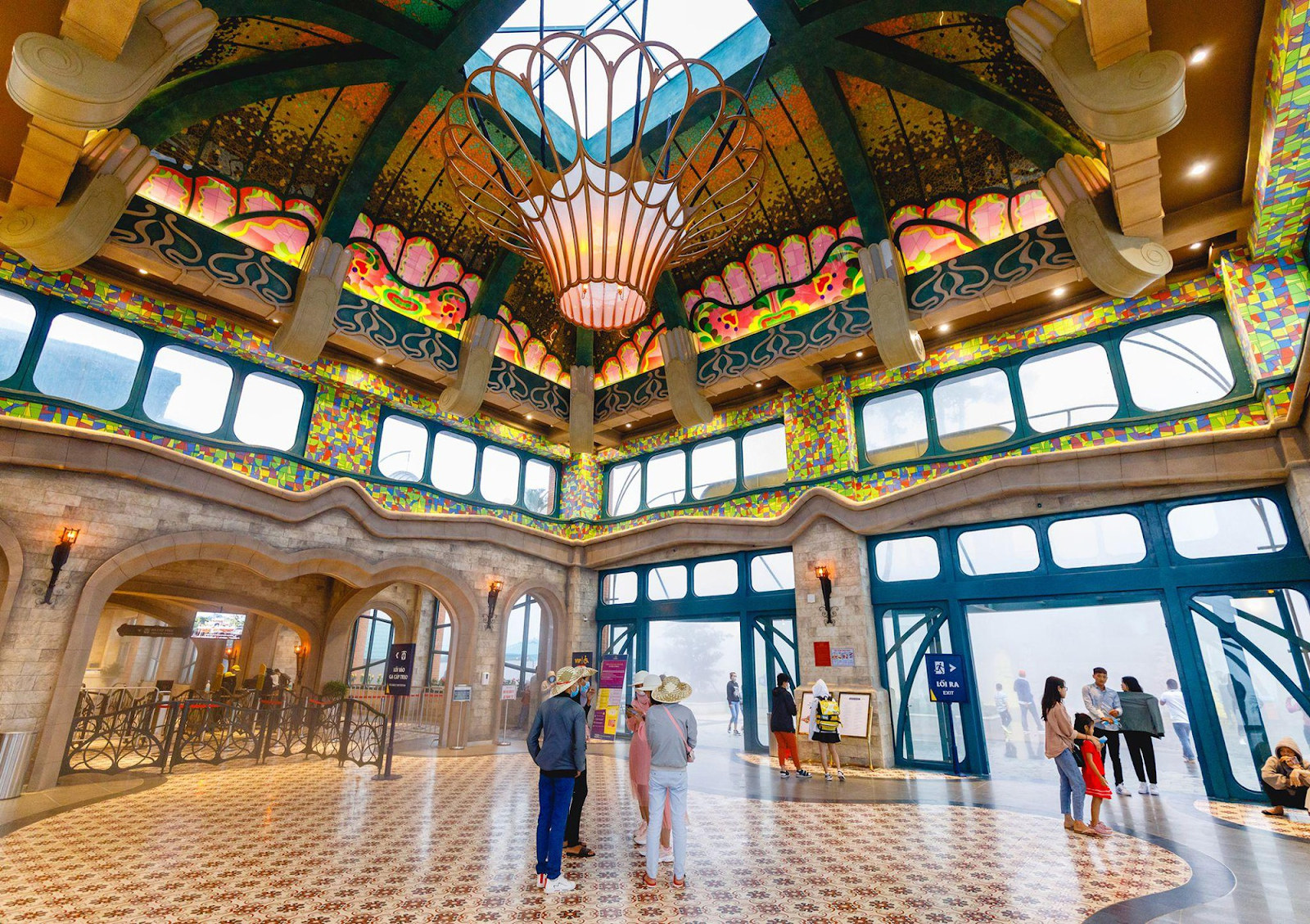 Không gian rộng rãi và hiện đại bên trong nhà ga cáp treo Núi Bà Đen (Nguồn: Sưu tầm)