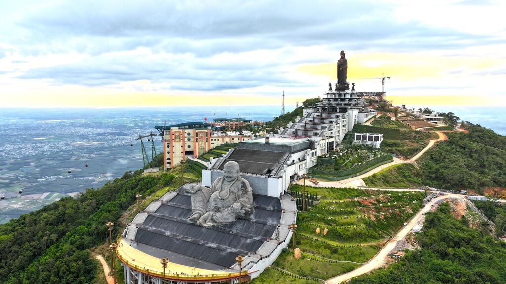 Núi Bà Đen là điểm đến tâm linh nổi tiếng hàng đầu khu vực Nam bộ