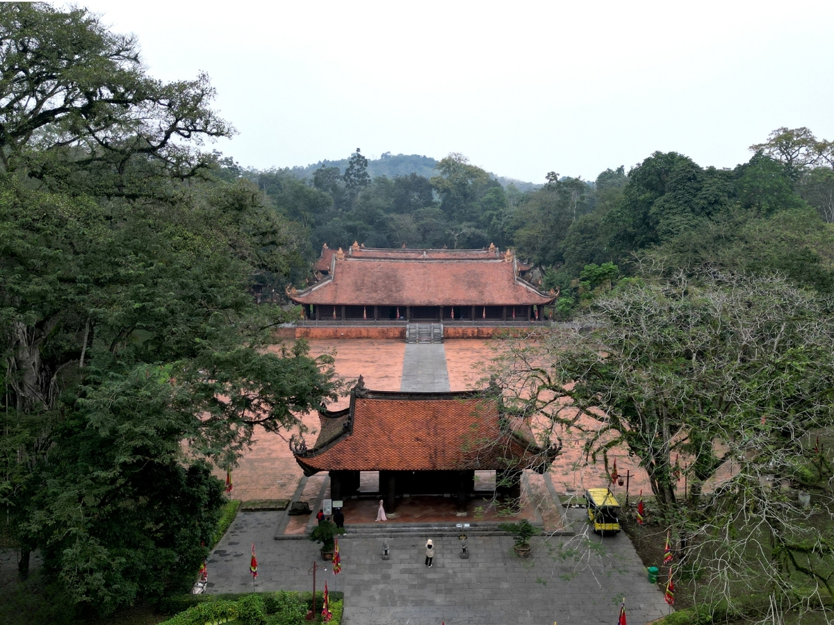 08-khu-di-tich-lam-kinh-co-kinh-nhin-tu-tren-cao-xuong.jpg
