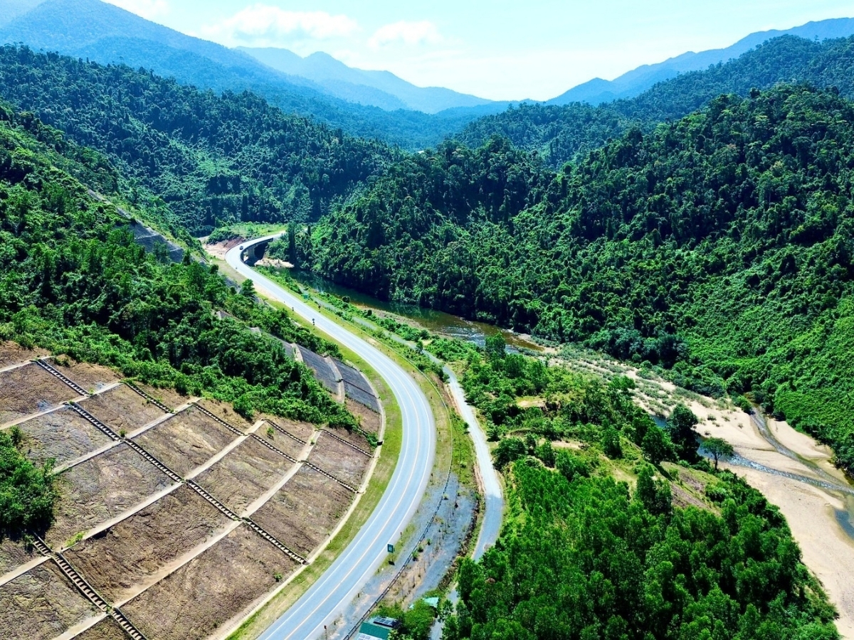 Cao tốc La Sơn - Hà Liên trong hành trình từ Đà Nẵng đến Thanh Hóa.