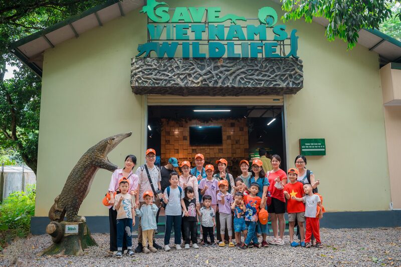 Tham quan rừng Cúc Phương là hoạt động giáo dục ý nghĩa đối với các du khách nhỏ tuổi.