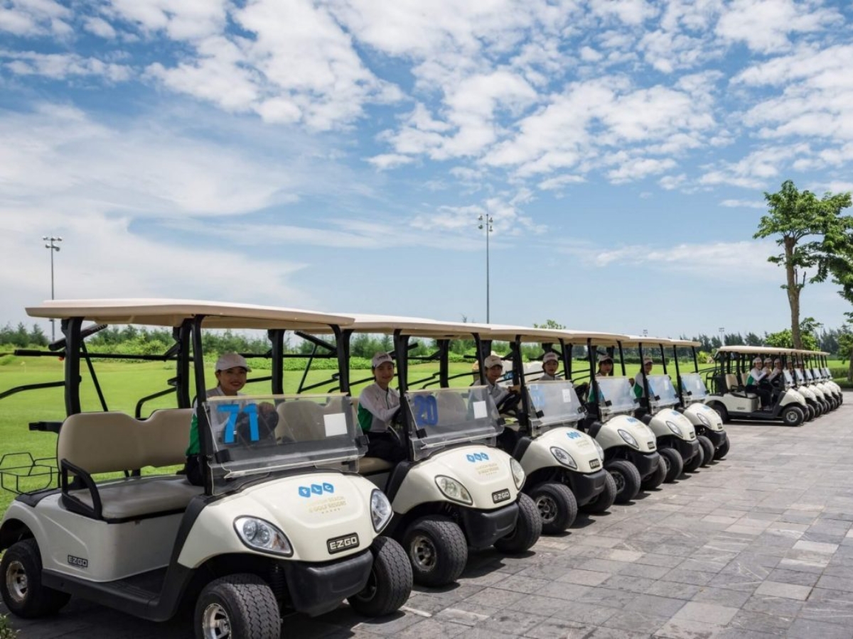 Di chuyển bằng xe điện là phương án được nhiều du khách lựa chọn.