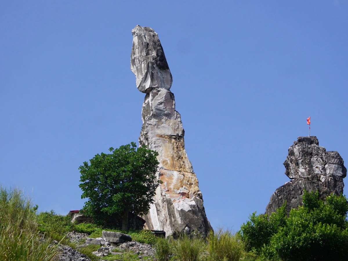 Núi Nhồi hiện lên như một biểu tượng văn hóa, gắn bó với người dân xứ Thanh từ bao đời.