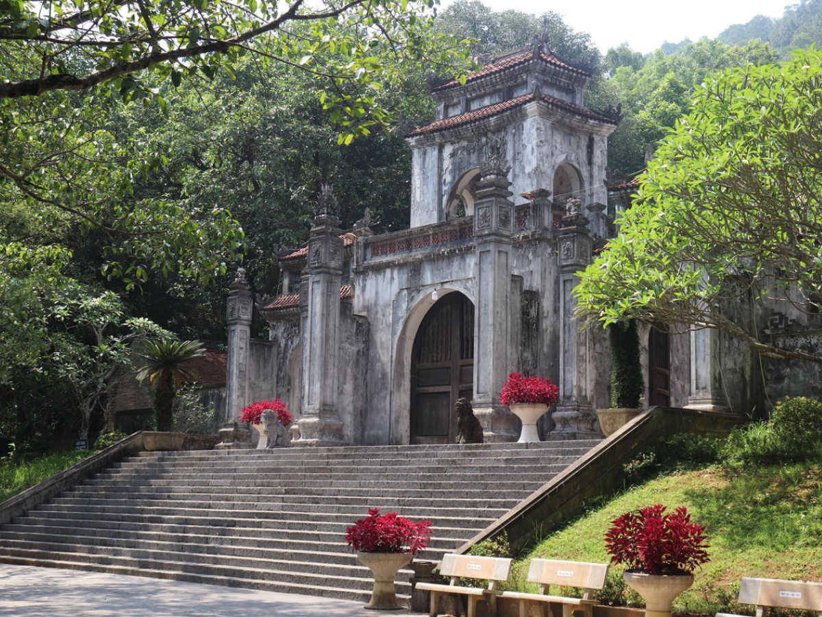 Không gian quanh khu rừng bảo vệ cảnh quan Đền Bà Triệu vừa thân thiện vừa gần gũi, tạo cảm giác ấm áp cho thực khách.