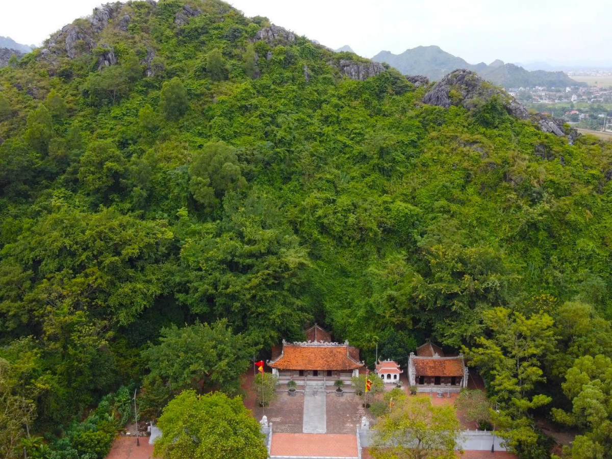 Đền thờ Mai An Tiêm nằm tại xã Nga An - Vùng đất nổi bật với truyền thống trồng dưa hấu.