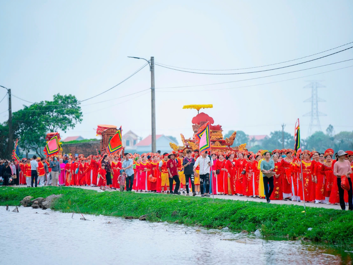 Lễ hội là dịp người dân địa phương tưởng nhớ công lao của Mai An Tiêm.