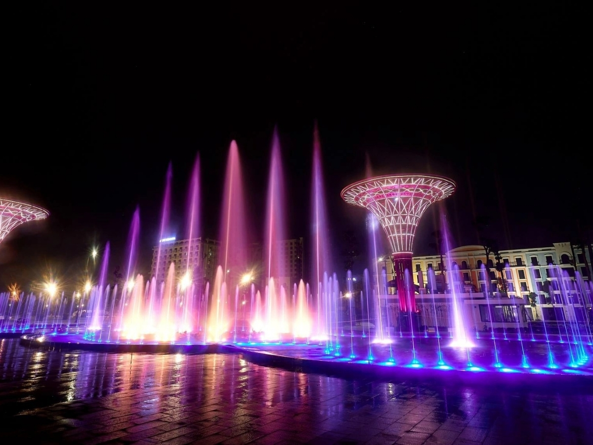 Quảng trường biển Sầm Sơn đẹp lung linh khi lên đèn.