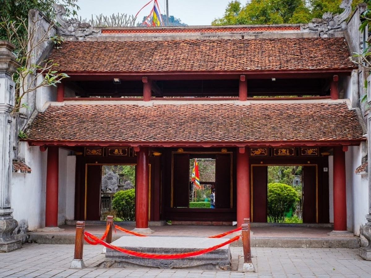 Khung cảnh tôn nghiêm tại đề thờ Lê Hoàn.