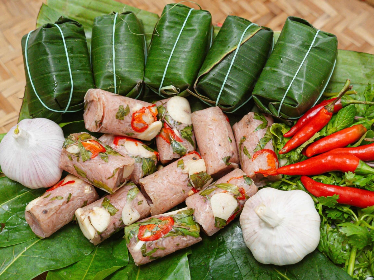 Thưởng thức món nem chua - Đặc sản trứ danh xứ Thanh.