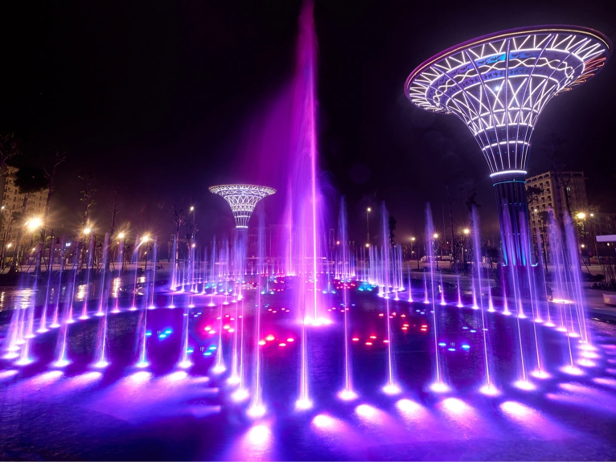 Mãn nhãn với màn biểu diễn nhạc nước hoành tráng tại quảng trường biển Sầm Sơn.