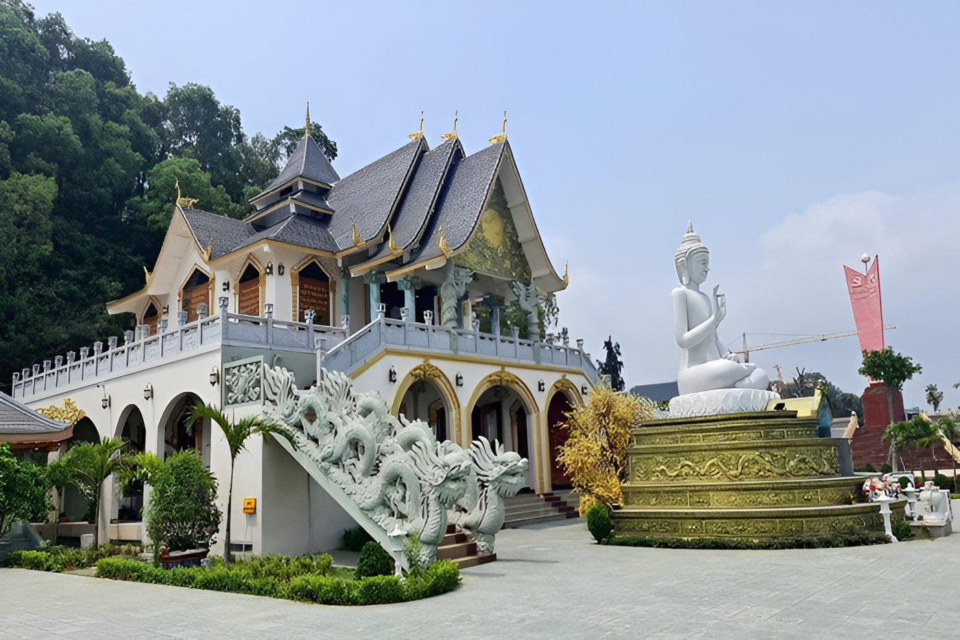 Chùa Bụt cho nhóm bạn yêu thích trải nghiệm và khám phá, lịch trình kết hợp nhiều điểm đến đa dạng.