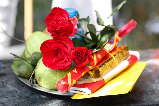 Du khách nên ưu tiên lễ truyền thống, đơn giản nhưng trang nghiêm.