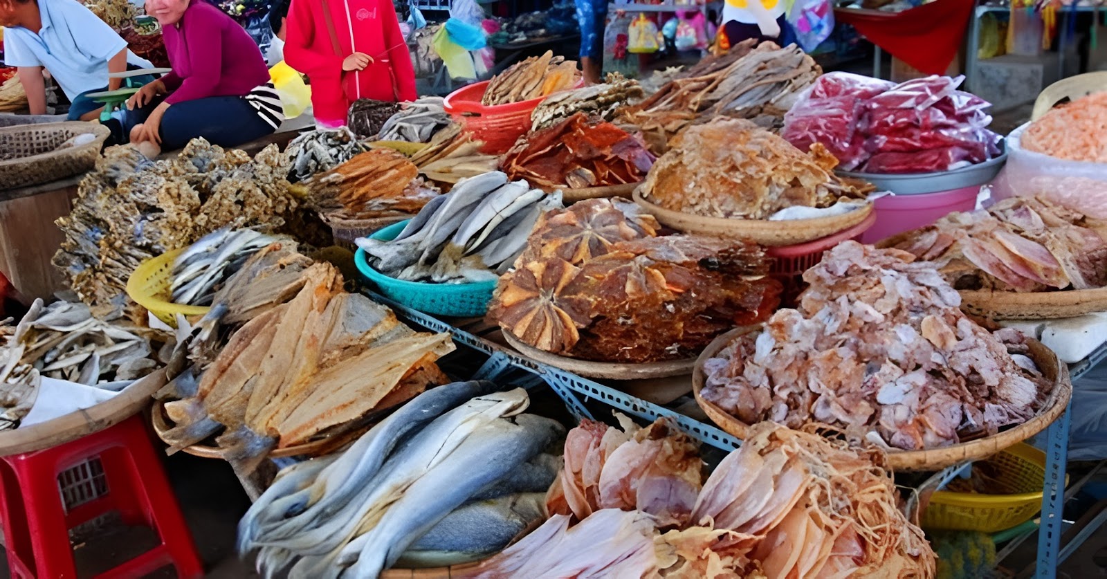 Đặc sản biển Sầm Sơn thích hợp làm quà Tết cho gia đình.