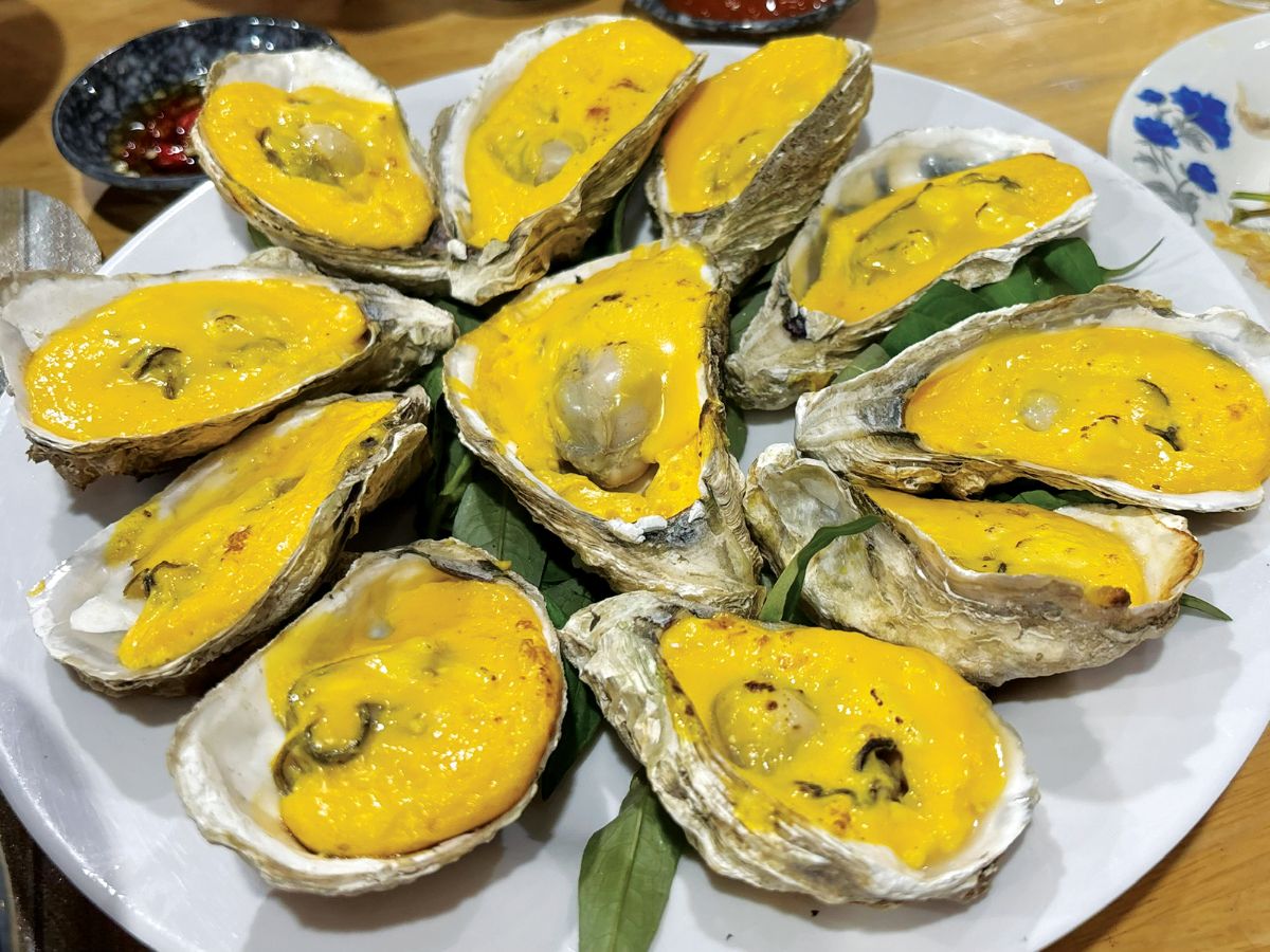 Hải sản tươi tại làng chài Phước Hải ngon, được chế biến theo cách địa phương