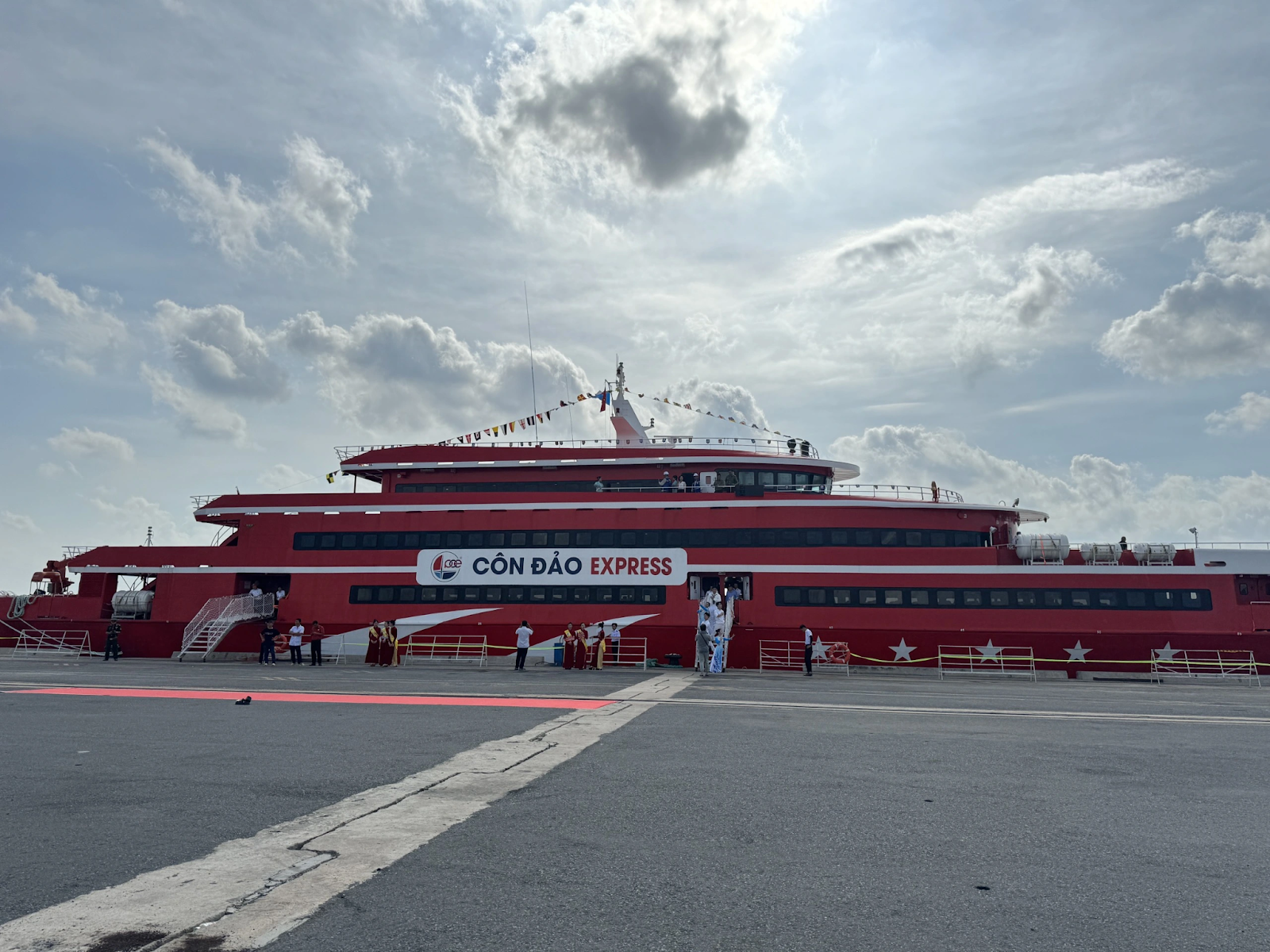 Di chuyển bằng tàu cao tốc là một trải nghiệm thú vị