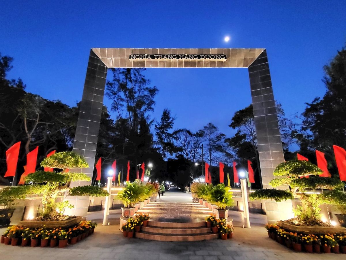 Tham quan nghĩa trang Hàng Dương tại trung tâm Côn Đảo