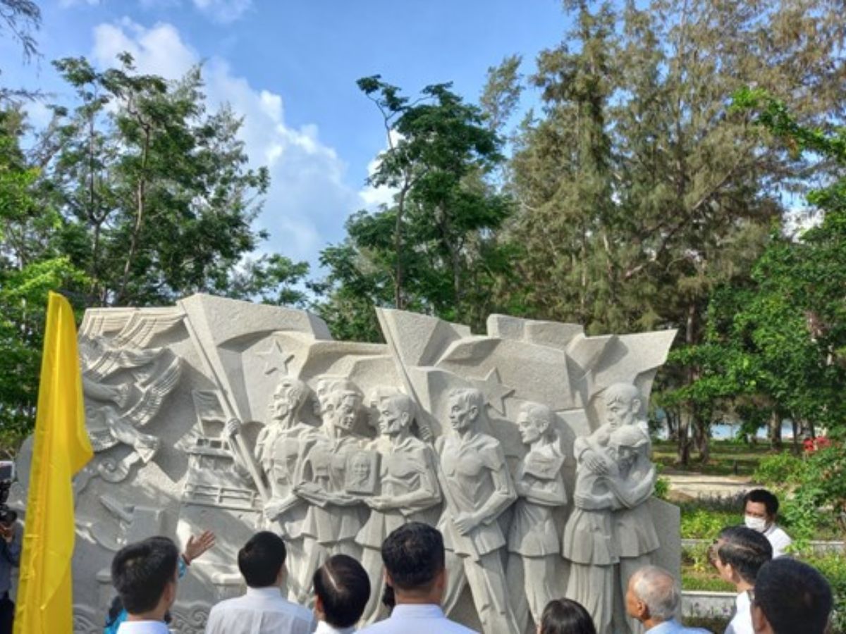 Du khách nên chọn mùa khô để đến thăm Côn Đảo và Nghĩa trang Hàng Keo