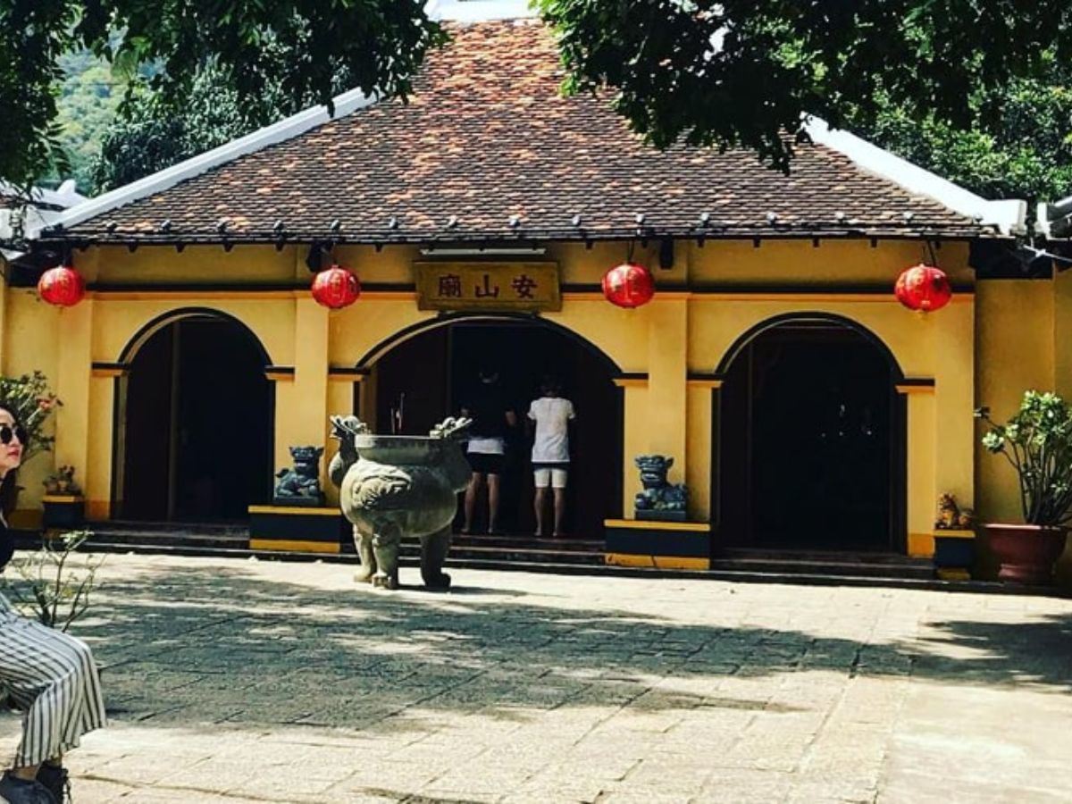 Mùa khô có thời tiết đẹp để du khách khám phá Côn Đảo và viếng Miếu Năm Cô