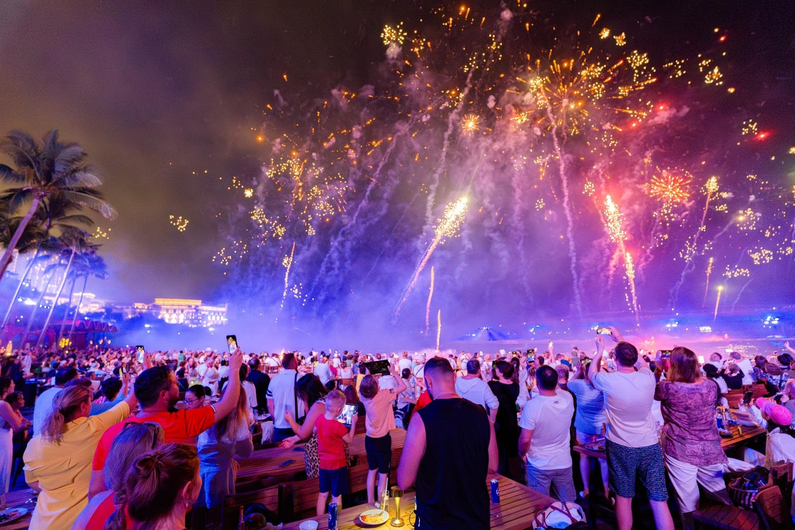 Hệ sinh thái vui chơi, giải trí do Sun Group kiến tạo tại Thị trấn Hoàng Hôn thu hút khoảng 20.000 du khách mỗi ngày. Ảnh: Ánh Dương.