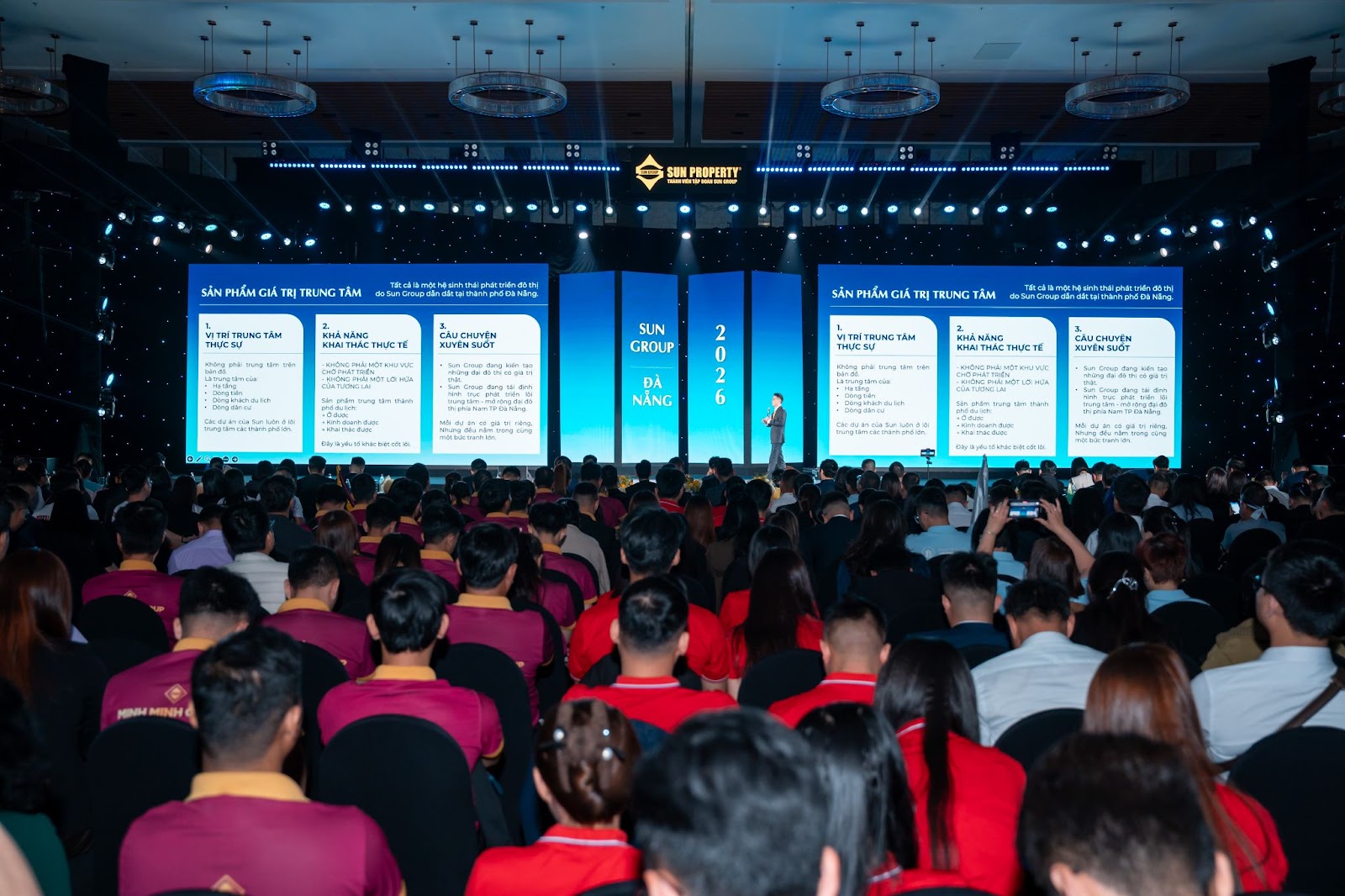 Đại diện Sun Property thuyết trình về các dự án tại sự kiện.
