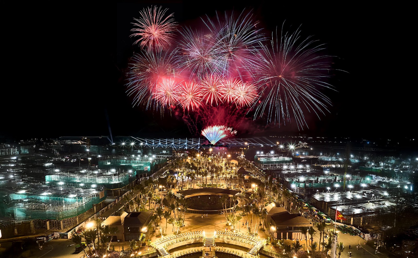 Chỉ “vài bước chân” cư dân dễ dàng tiếp cận khu vực lễ hội sôi động của quần thể Xanh Island. Ảnh: Ánh Dương.