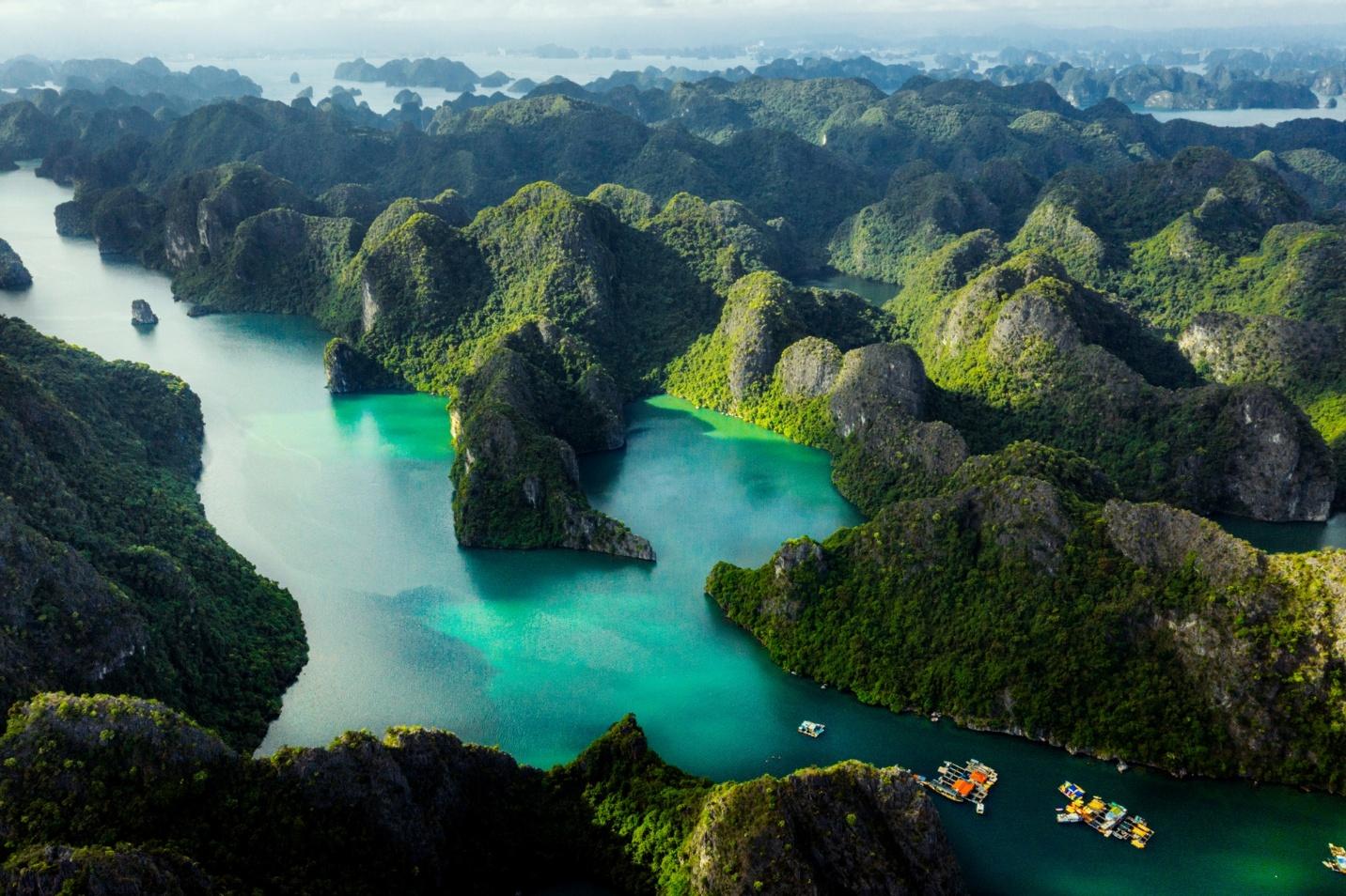 Cảnh sắc “trời ban” tại vịnh Lan Hạ