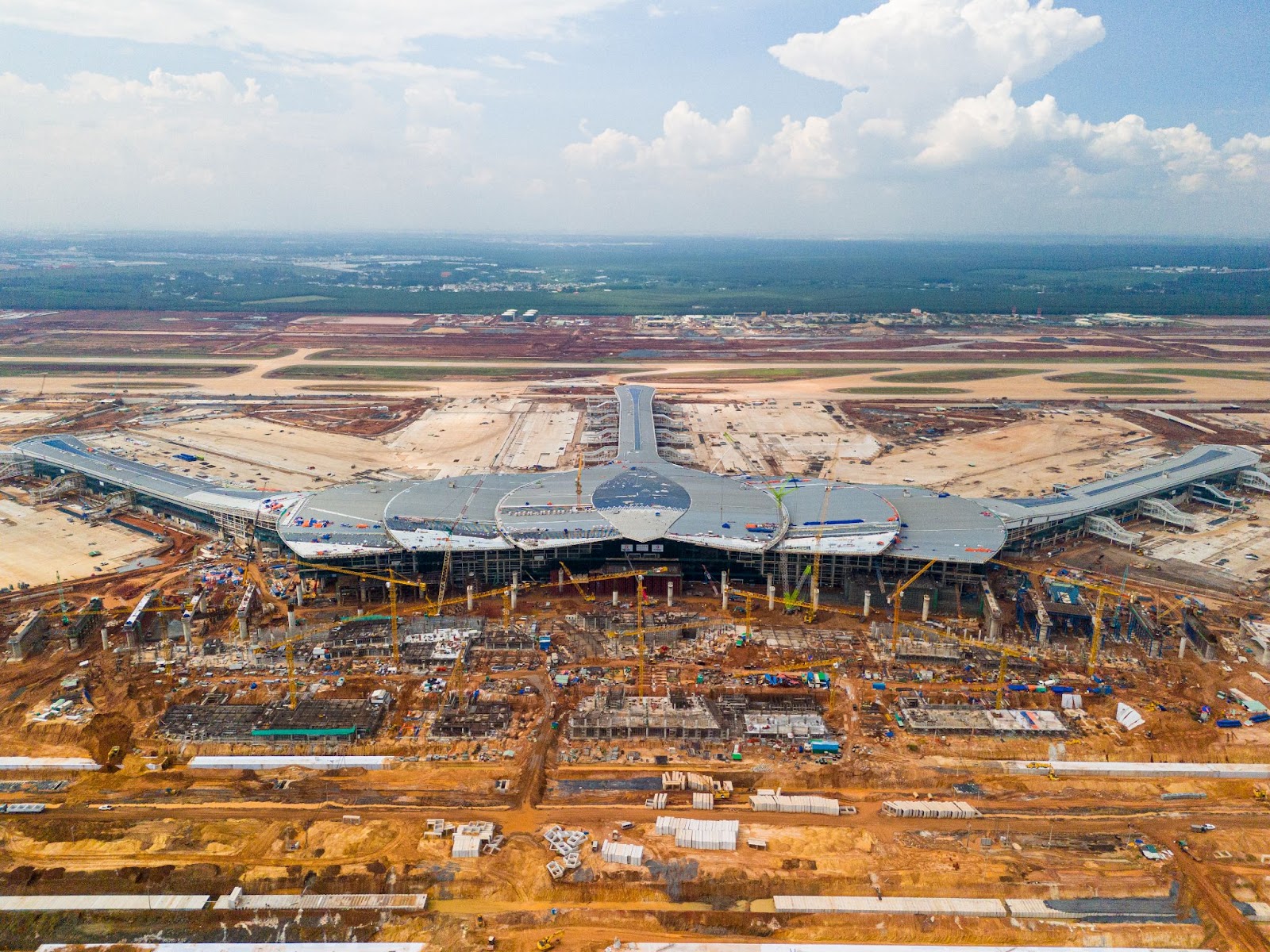 Hệ thống giao thông đa phương mở ra mạng lưới kết nối trực tiếp với dòng khách toàn cầu.