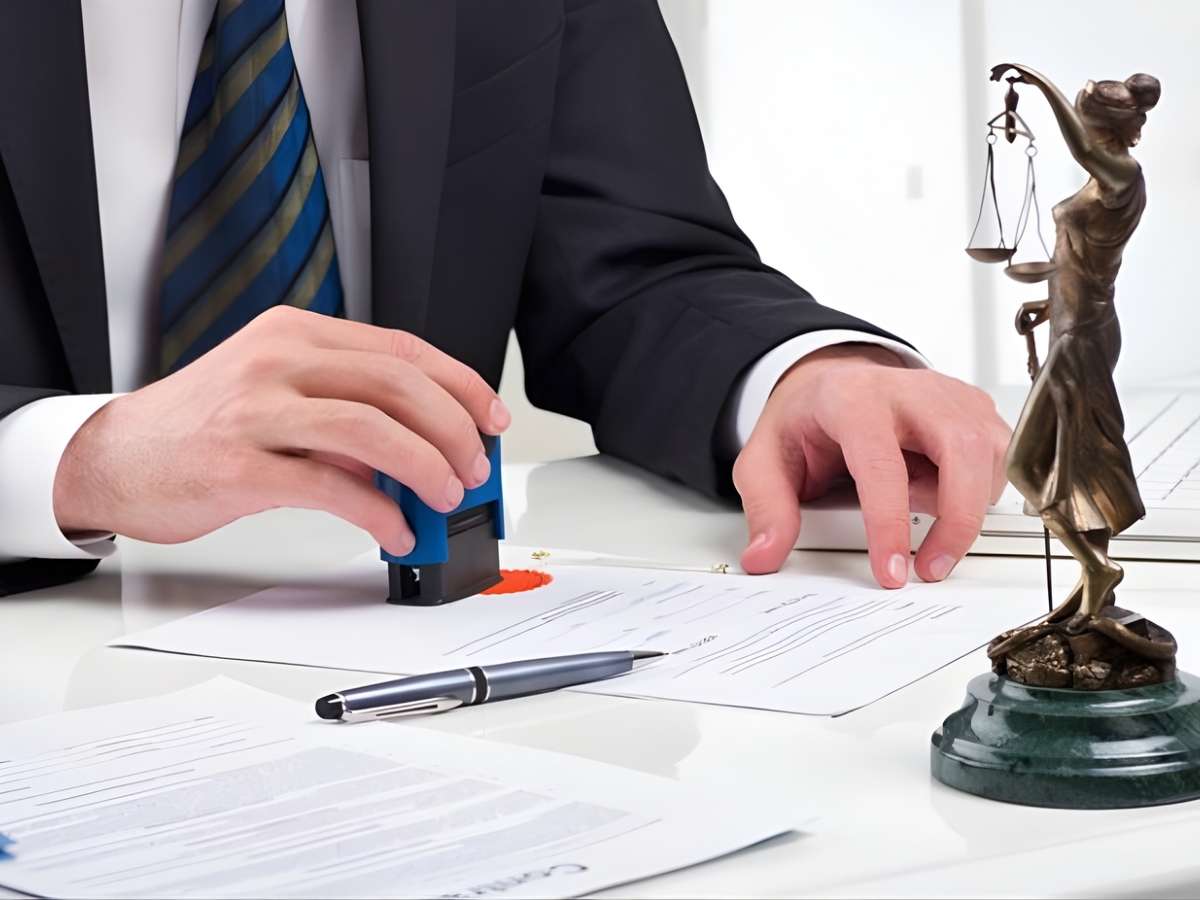 Hợp đồng chồng chéo gây tranh chấp khi công chứng ba bên. (Nguồn: Sưu tầm)