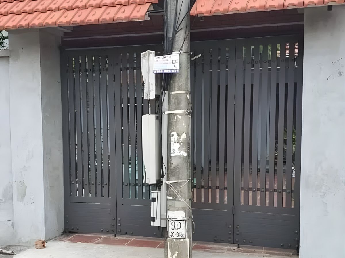 Cột điện trước cửa nhà có thể ảnh hưởng giá trị.