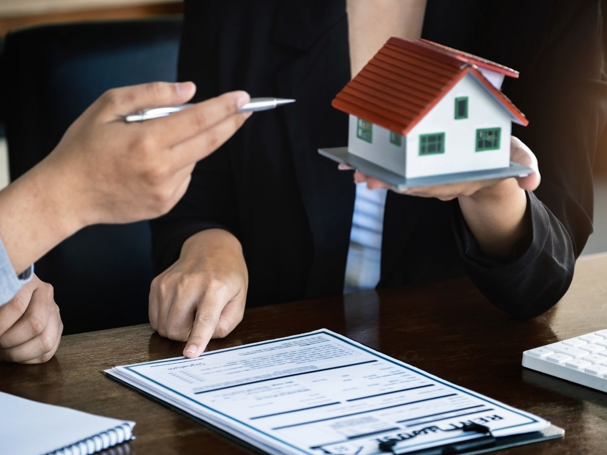 Hợp đồng đặt cọc có thể chứa điều khoản bất lợi.