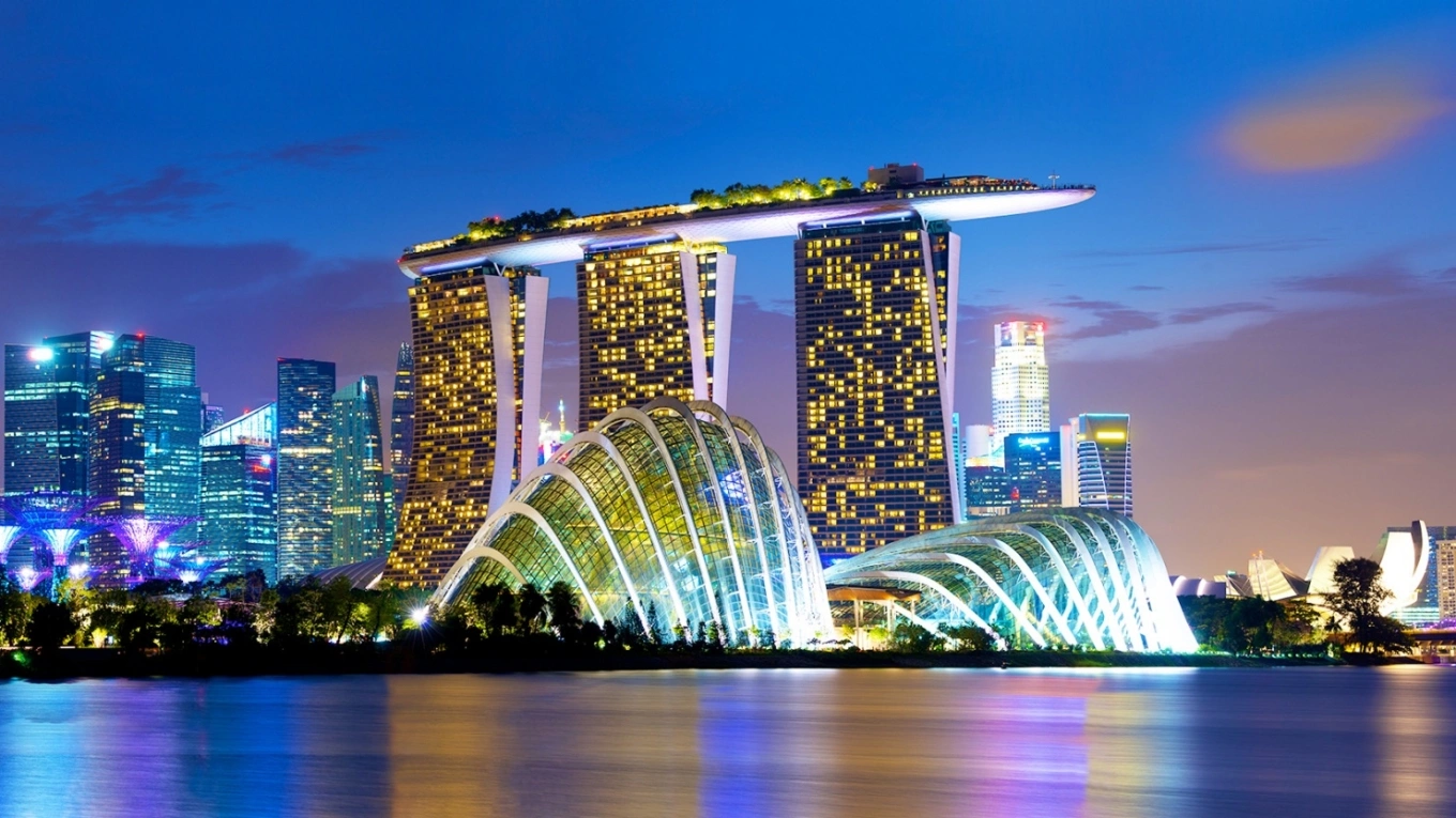 Marina Bay Sands (Singapore) – một trong những trung tâm kinh tế đêm đẳng cấp nhất châu Á.