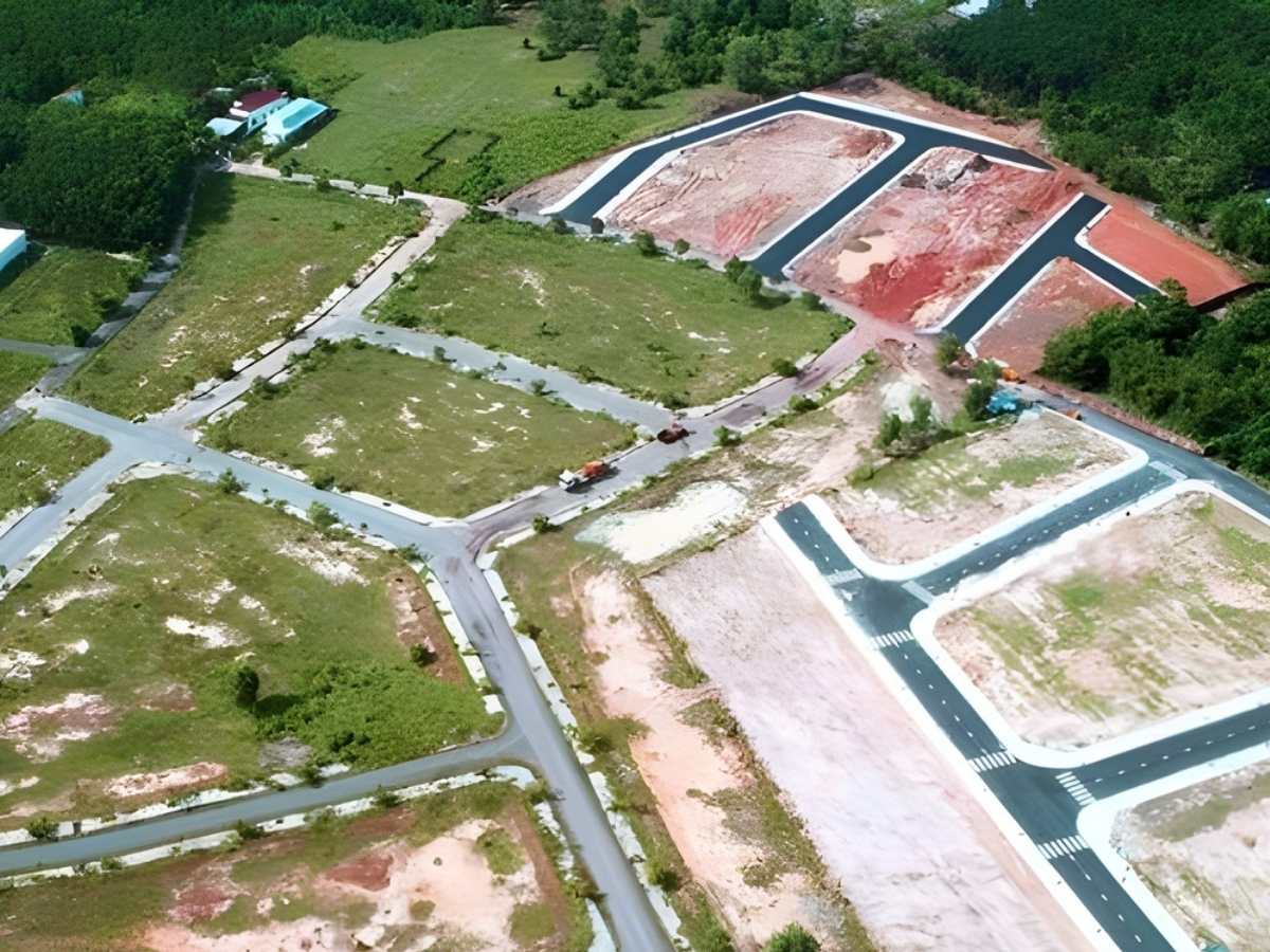 Người mua cần tra cứu thông tin thửa đất trước giao dịch để tránh rủi ro pháp lý.