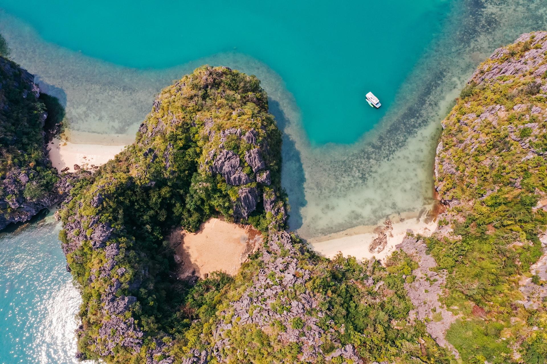 Không gian thơ mộng tại đảo Ba Trái Đào, vịnh Lan Hạ.
