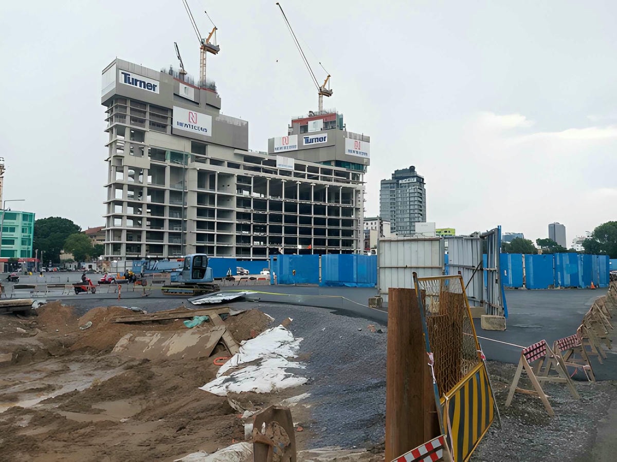 Lưu trữ hồ sơ và theo dõi tiến độ sau khi ký hợp đồng.