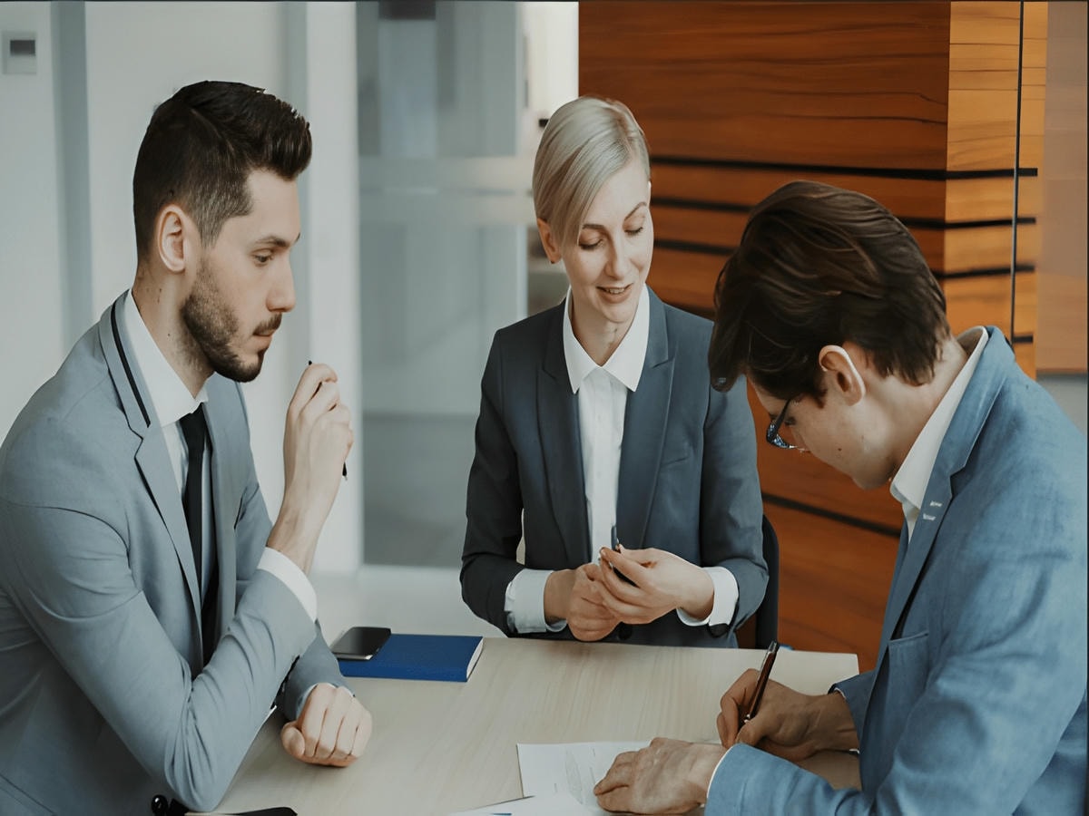 Hợp đồng xác lập quyền sở hữu căn hộ và nghĩa vụ hai bên.