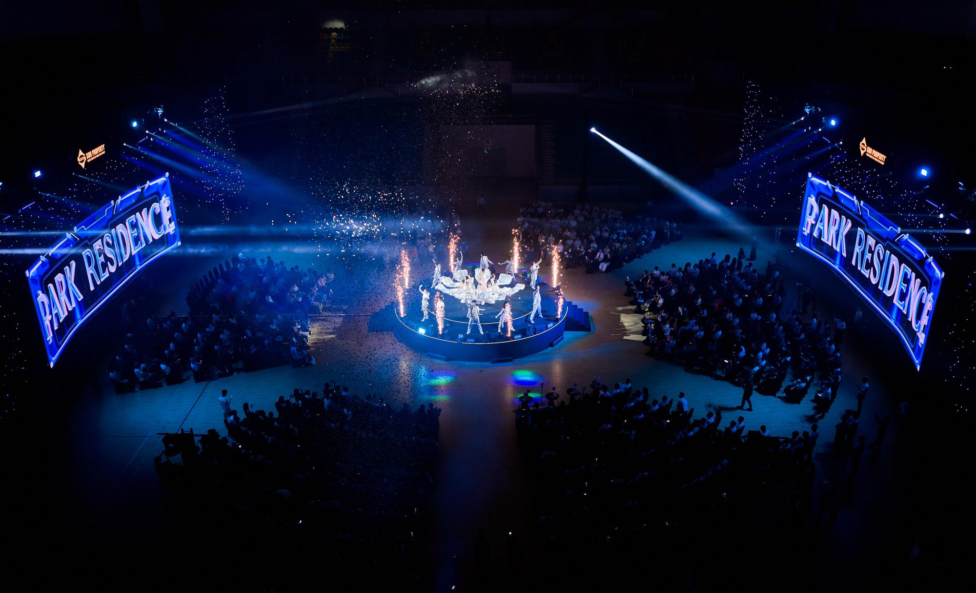 Sự kiện giới thiệu Park Residence thu hút gần 1000 khách hàng tham dự.