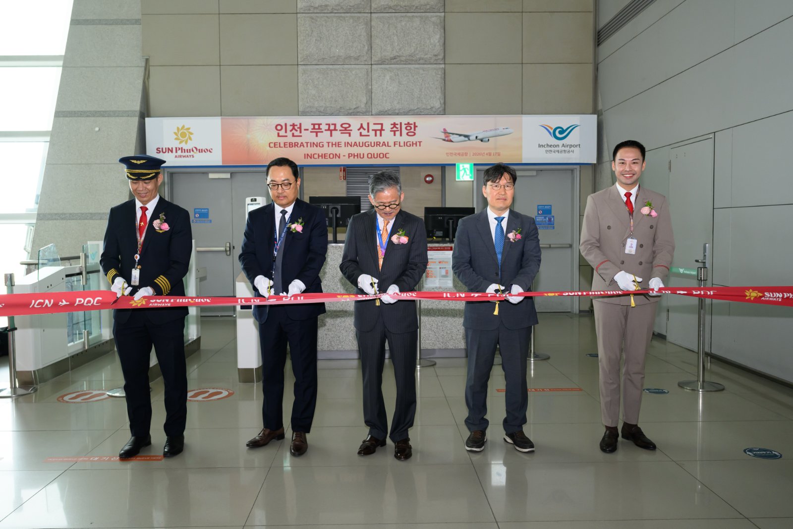 Cắt băng khai trương đường bay tại sân bay quốc tế Incheon